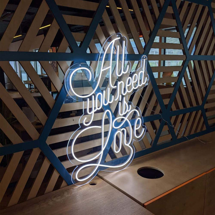 „All You Need Is Love Wedding“ – LED-Neonschild