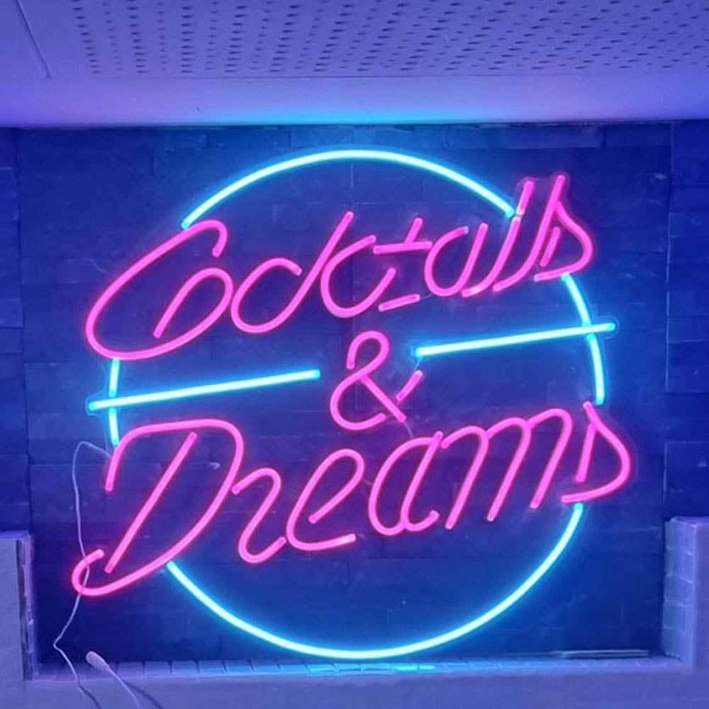 Cocktails &amp; Träume – LED-Neonschild